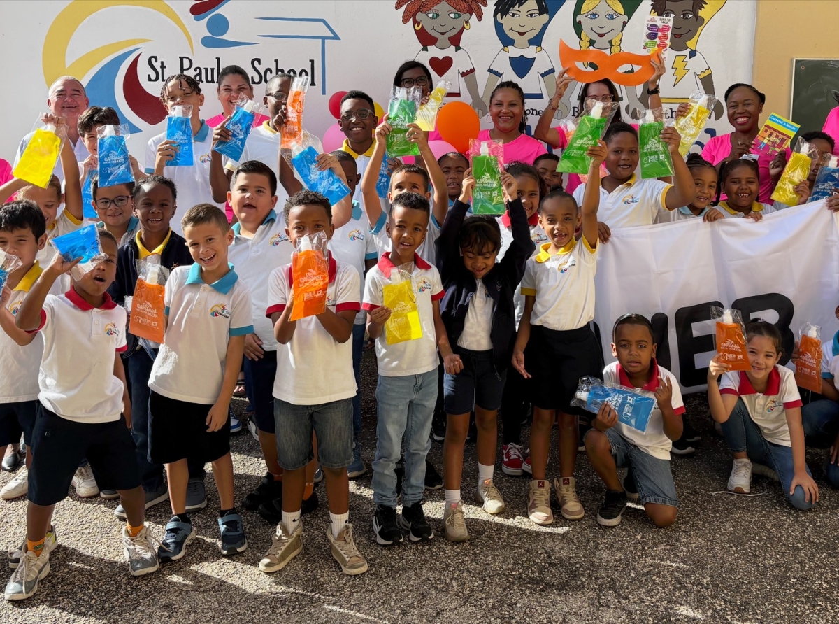 St. Paulus School contento cu regalonan pa ‘Carnaval safe’