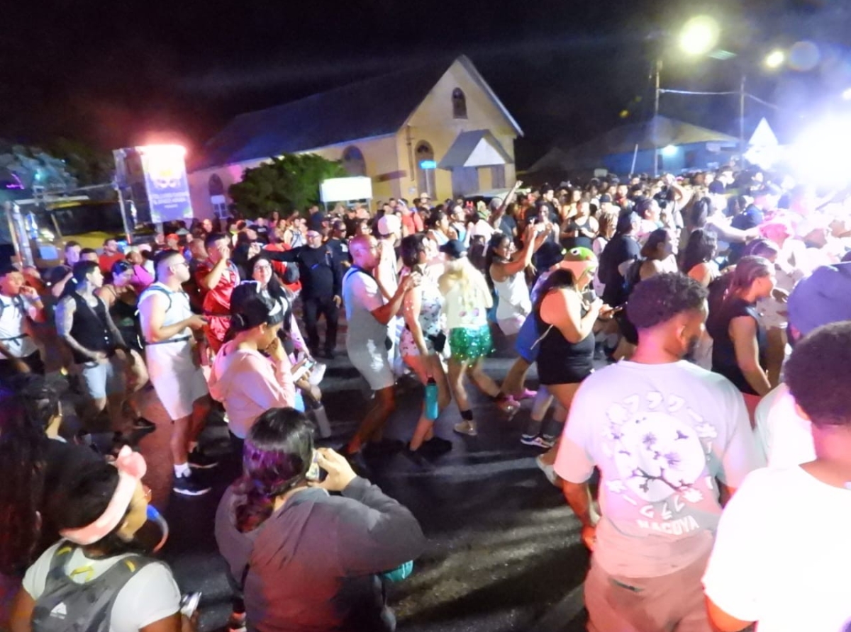 Jouvert Morning a conoce cambio di ruta pero ambiente a keda mescos