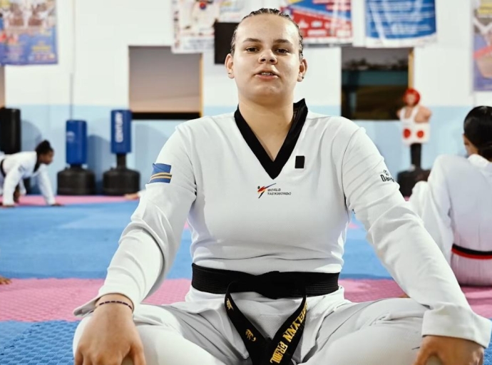 Atleta di Taekwondo di Honduras Mayra Cartagena na Aruba pa entrena cu Maelynn Fradl