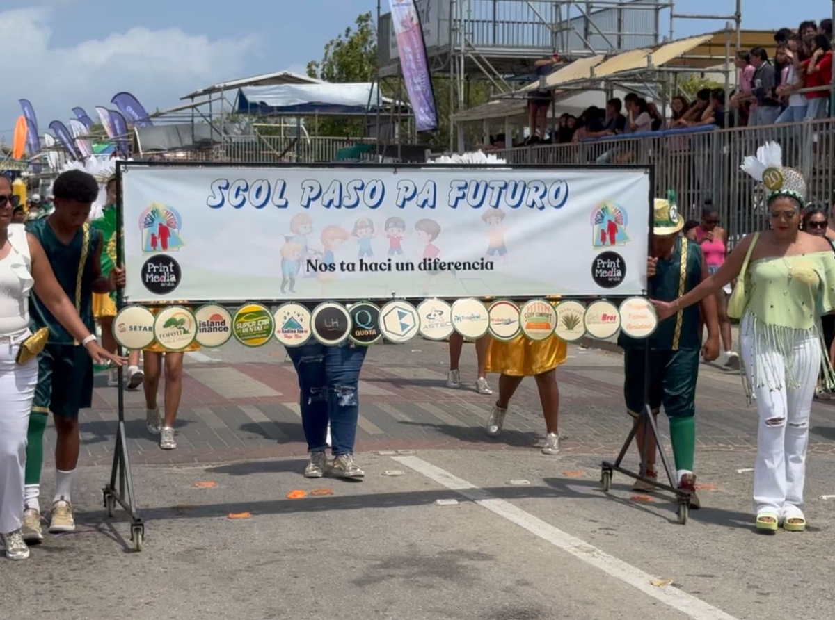 Muchanan di scol basico a gosa un mundo di nan parada