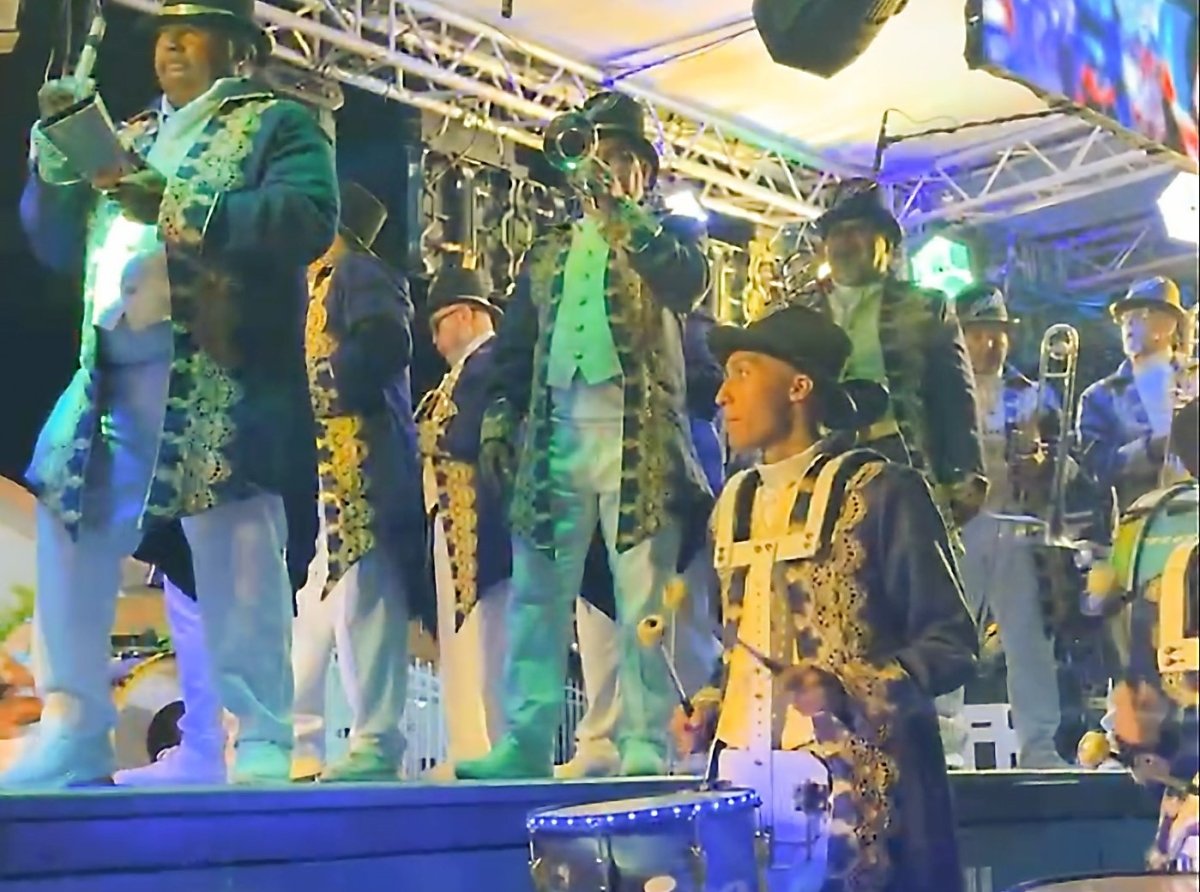 Lighting Parade a habri cu Massive Brass ta rindi tributo na ‘Asambeho’