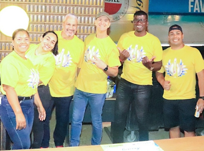 Ambientoso Jump-Up na e FUNdraising Tent di Kiwanis Club of Palm Beach
