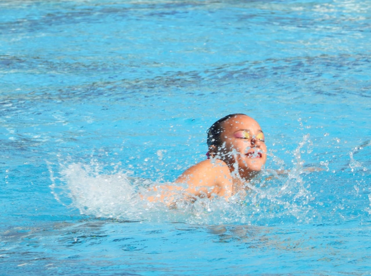 Diasabra tabatin competencia di landamento riba piscina Olimpico Roly Bisslik