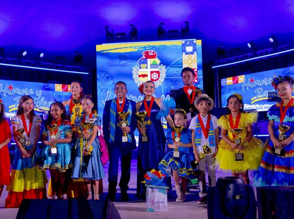 Mucha y hobennan talentoso a demostra nan amor pa Aruba durante e di 22 edicion di e Festival Un Canto pa Aruba su Himno y Bandera