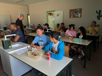 Filomena College ta gradici tur alumno cu a bishita nan opendag 2025