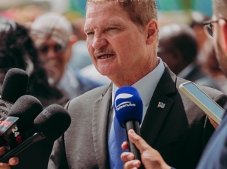 Prome Minister Eman ta wanta asfaltamento di caminda pa Secrets Hotel
