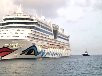 Biento Fuerte a stroba crusero AIDAbella di mara den waf di Aruba