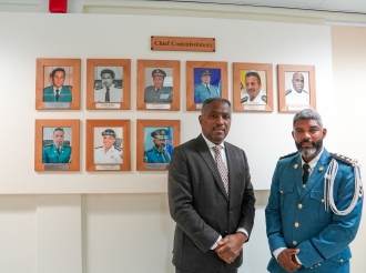 Asina a honra e lider y heroenan den Cuerpo Policial
