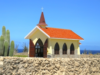 Parokia Santa Anna lo habri caminda principal dilanti Kapel di Alto Vista