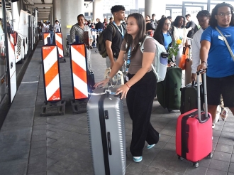 Tayer di ‘Ban pa Bay 2025’ pa tur studiante cu a haci peticion pa Arubalening