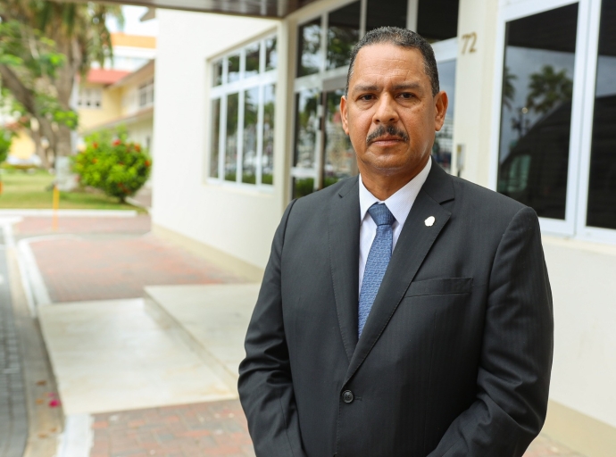 Parlamentario Carlos Bermudez (AVP) cu preguntanan na minister tocante Fintech-Crypto-Stock-FOREX