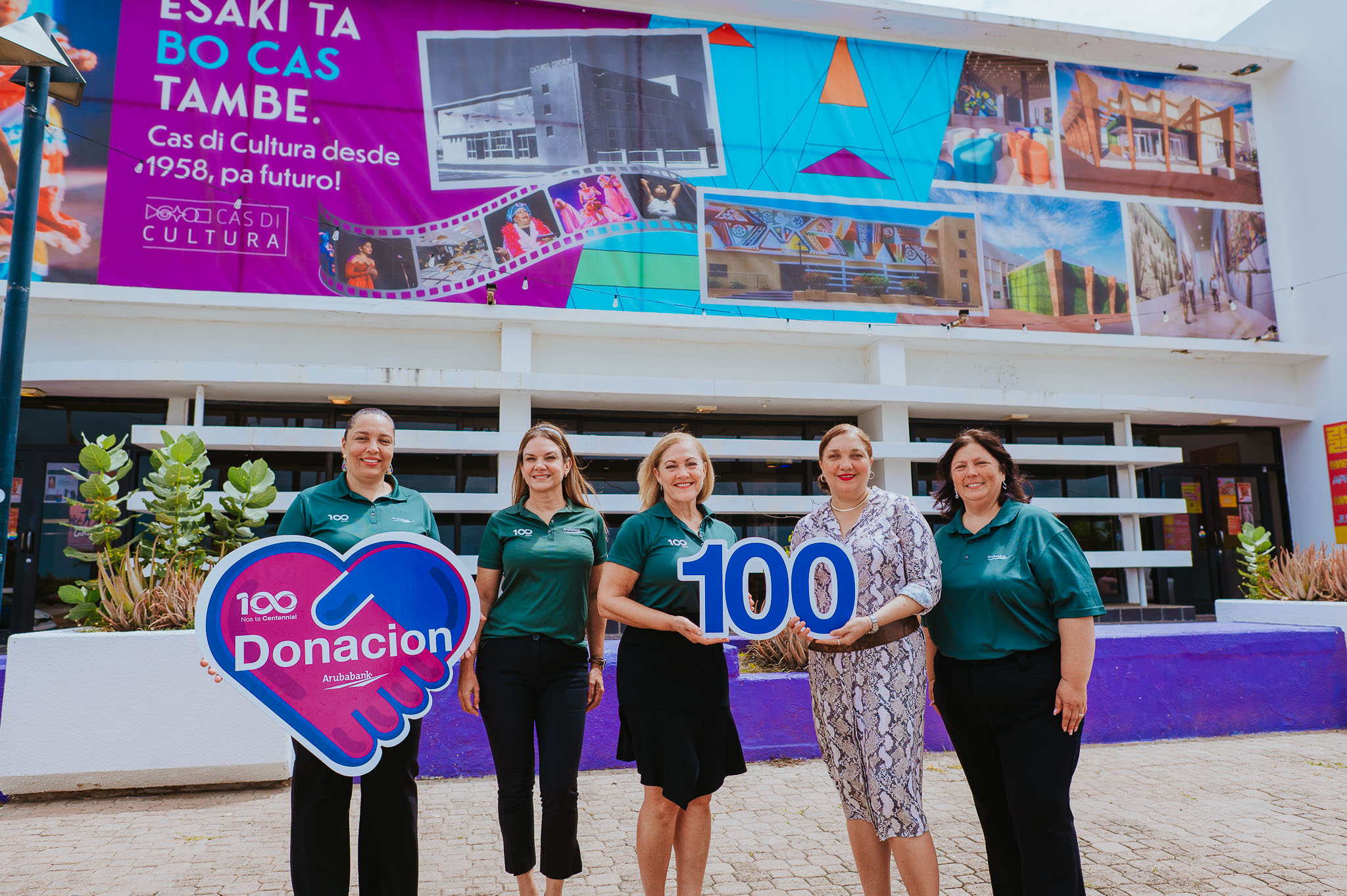 Aruba Bank ta entrega 100 mil Florin na Cas di Cultura pa Proyecto “E Brasa”