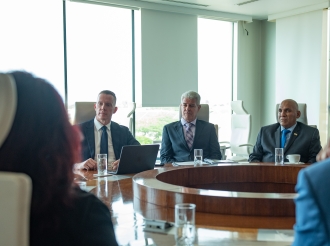 KvK tin base comun cu Gabinete AVP-Futuro pa traha riba solucionnan duradero