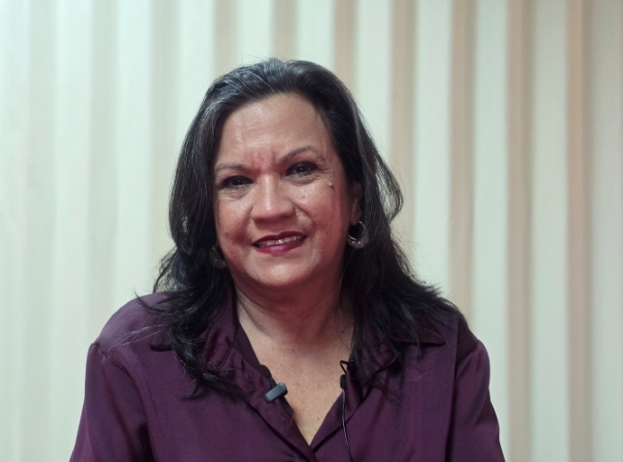 Secretaria General Magaly Brito di SEPPA mustrando cu  Arbowet tin como seis aña pega