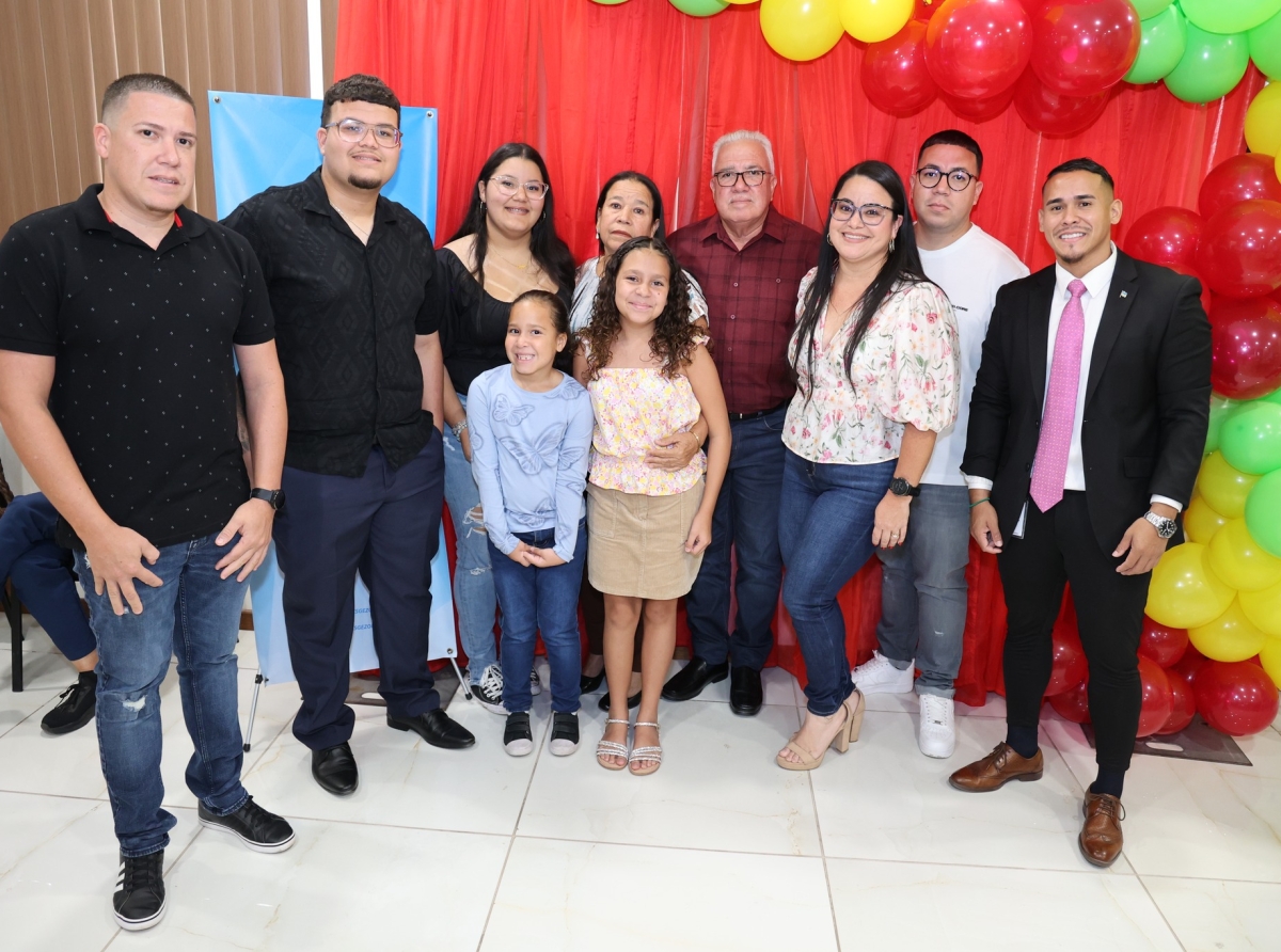 Recepcion na honor di Gladys kende a baha cu merecido pensioen