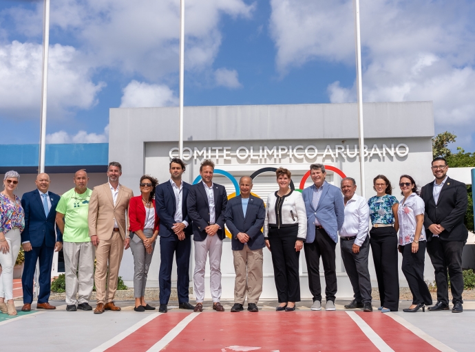 Brent Nowicki y Dylan Carter di World Aquatics ta conta di nan bishita na Aruba