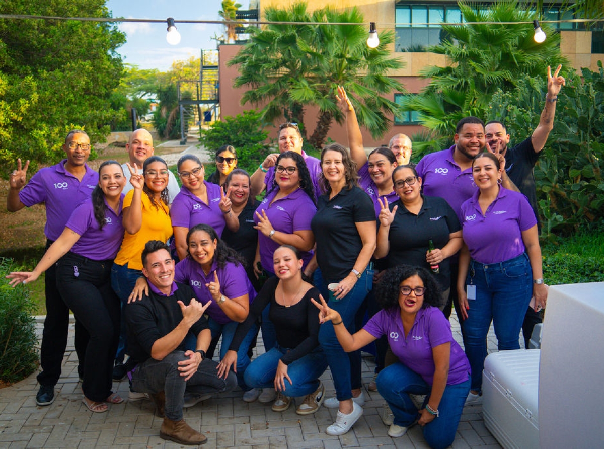 Aruba Bank ta celebra 100 aña cu un evento deportivo pa tur banco local