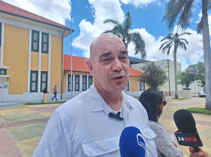 ‘No ta Servicio di Impuesto ta dicidi kende ta bira minister’   