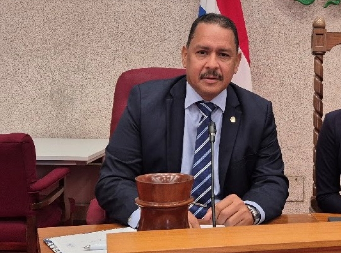 Aruba ta kedando atras den servicionan digital