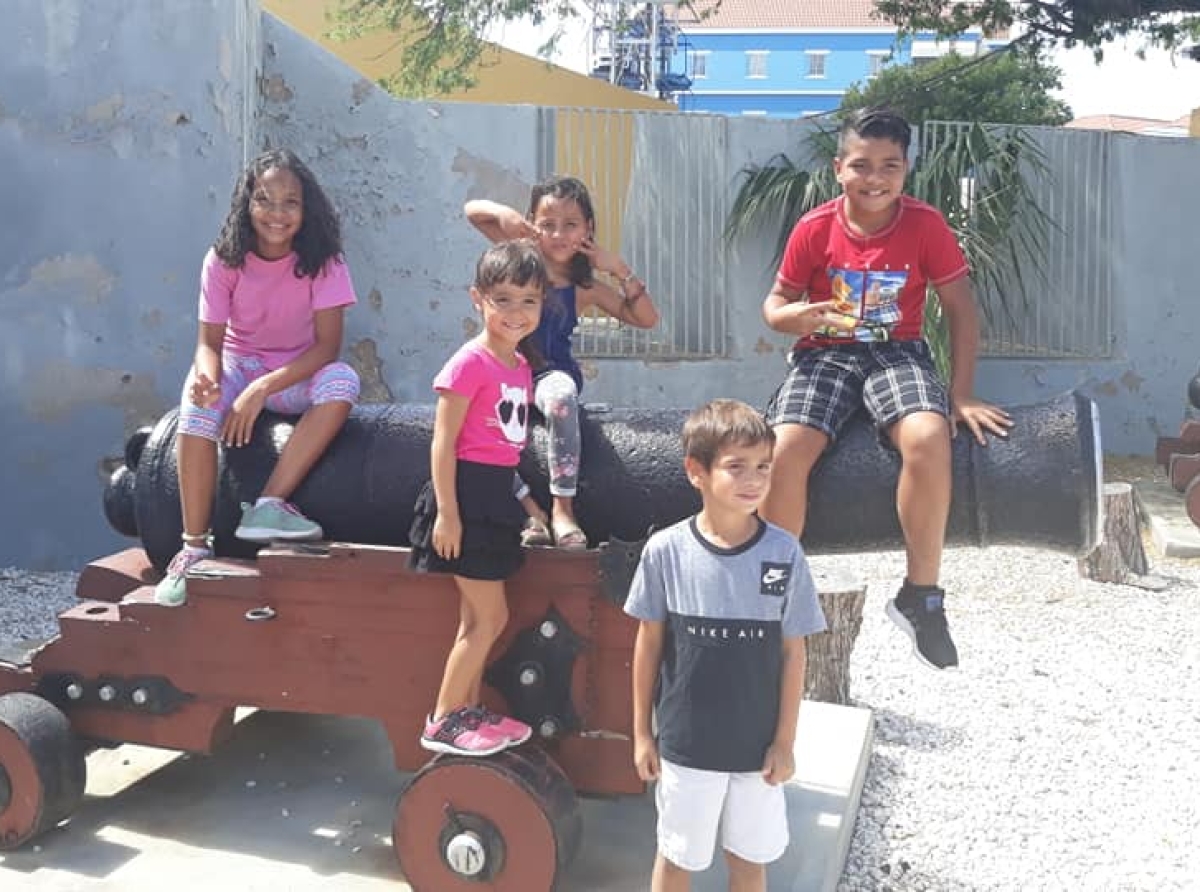 Celebracion vibrante di Dia Internacional di Museo den Playa