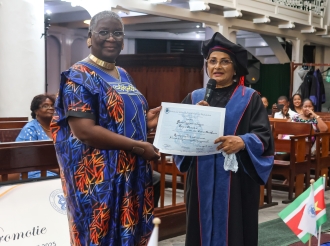 Universidad di Aruba ta celebra e promocion reciente di Dr. Clementia Eugene