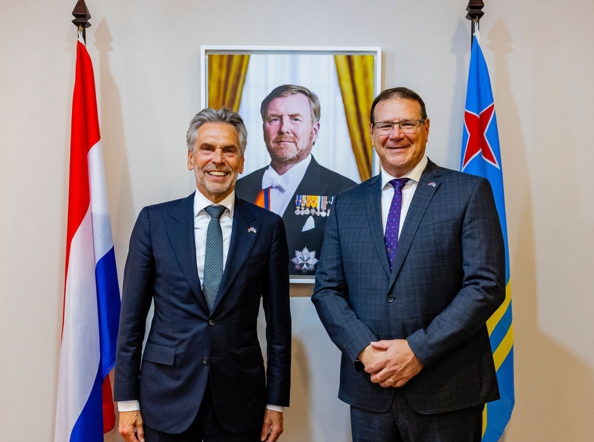 Gobernador a ricibi Prome Minister di Hulanda y tambe presidente di Conseho di minister