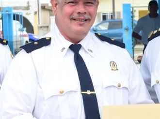 Agente policial Eric Ras lo disfruta di su pensioen bon mereci