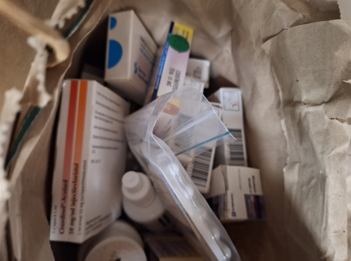 Cumpra y tuma antibiotica no registra ta peligroso y hasta por causa morto di e pashent