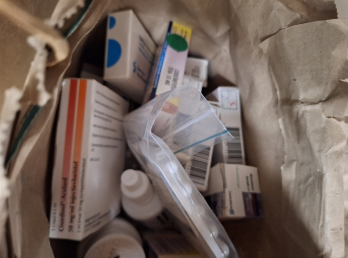 Cumpra y tuma antibiotica no registra ta peligroso y hasta por causa morto di e pashent