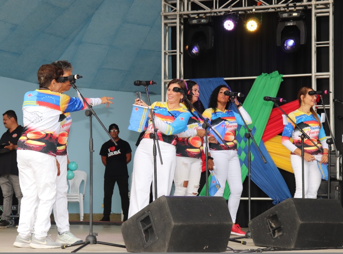 Riba Plaza Betico Croes a celebra en grandi e 20 Aniversario di Encuentro Multicultural na Aruba   