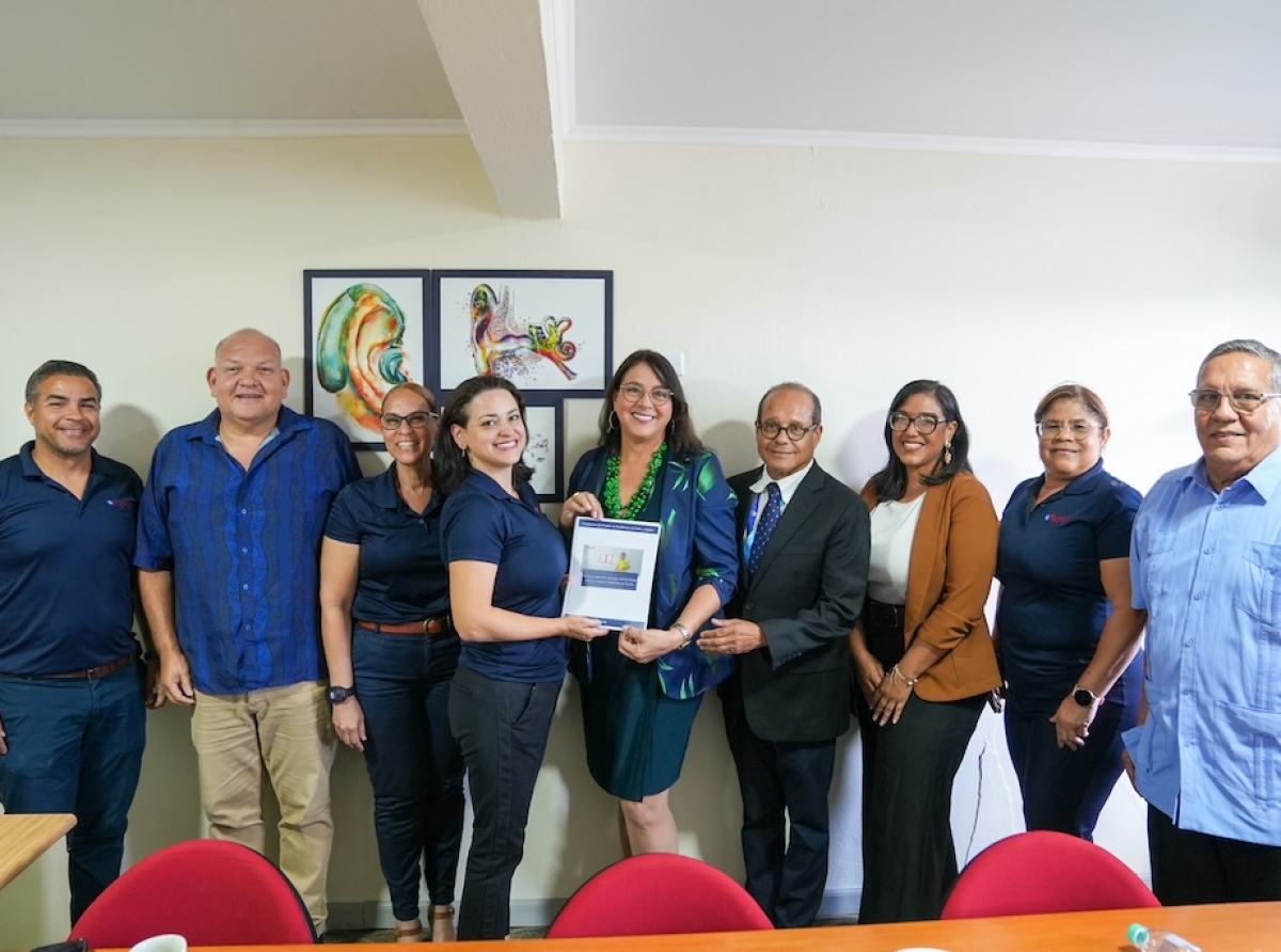 Minister di Salud Publico a bishita Fundacion FEPOH
