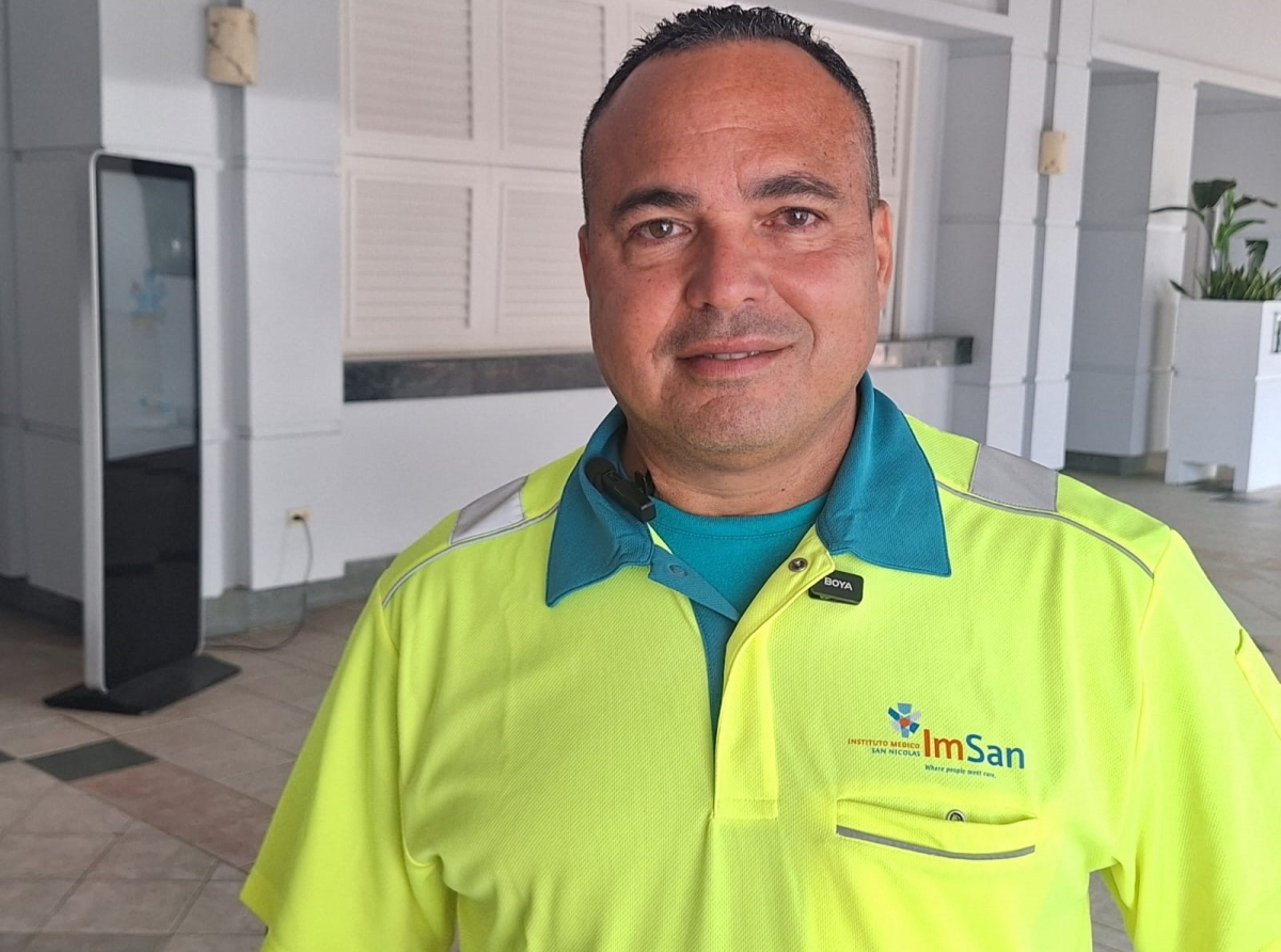 Na ImSan ta celebrando Siman di Ambulance poniendo “un tiki luz” riba su trahadornan