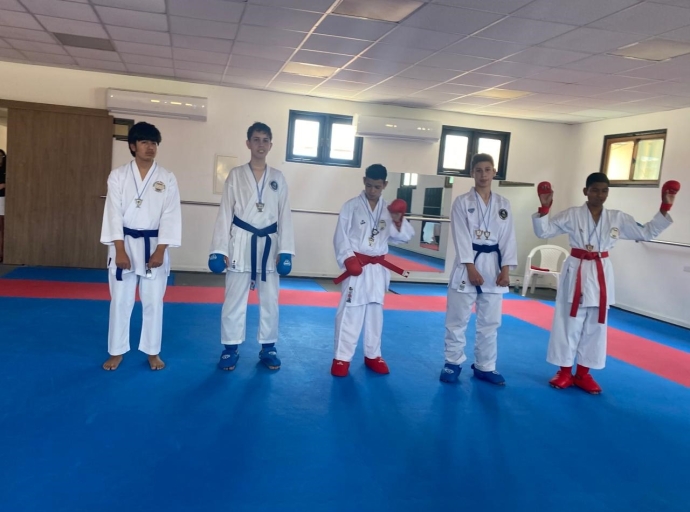 Demostracion di nivel halto di Karate den competencia organisa pa Dojonan Budokan y Shoshinkai