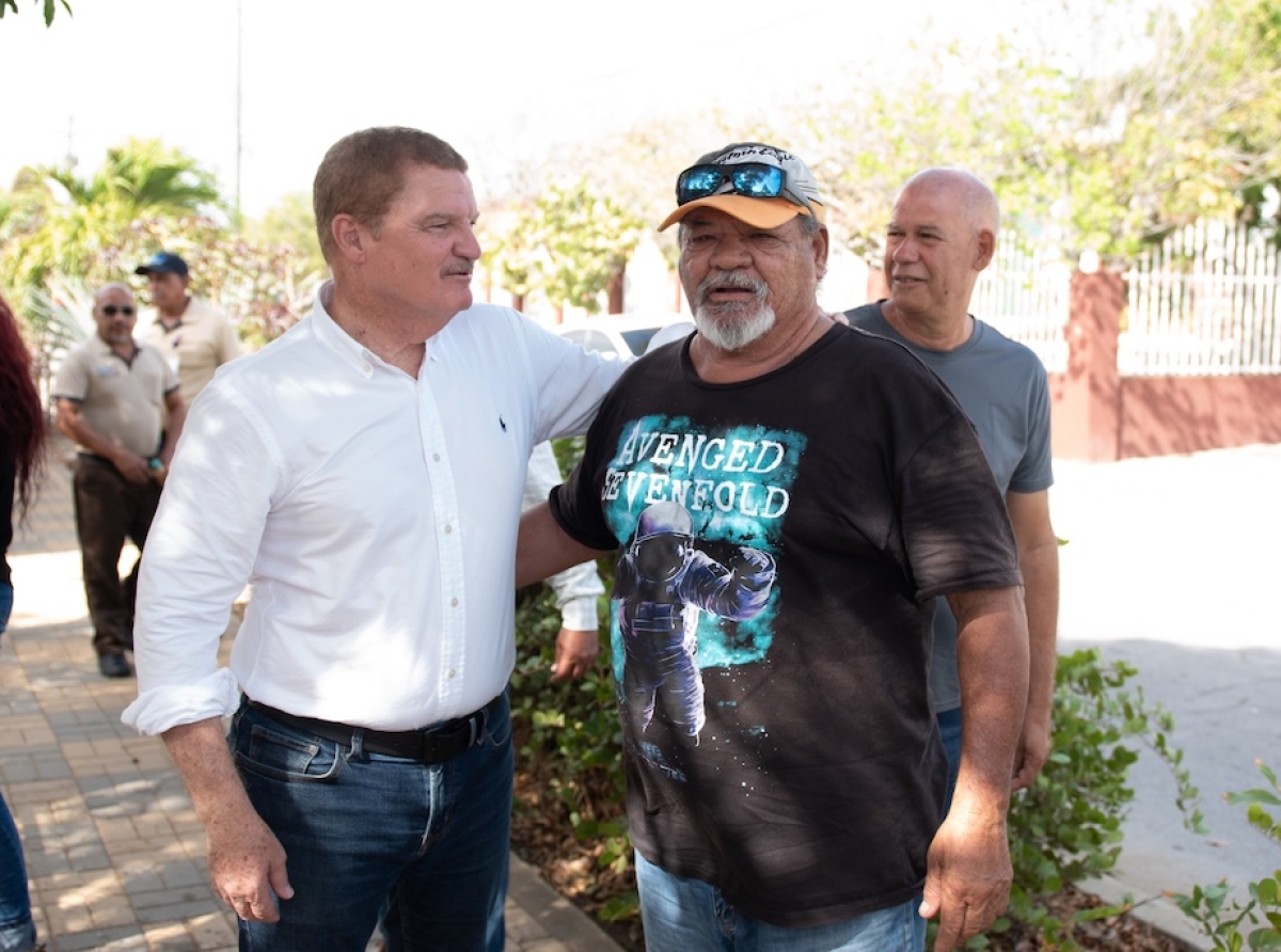 Prome Minister Mike Eman ta duna impulso na mehoracion den bario
