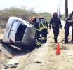 Dama pega den auto compacto cu a bolter y cay den greppel