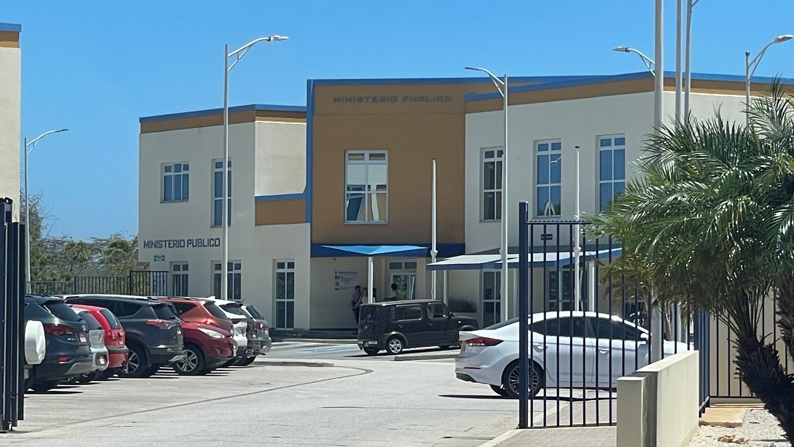 Sospechoso H. a yega acuerdo cu Husticia pa mas di miyon florin pa fraude fiscal   