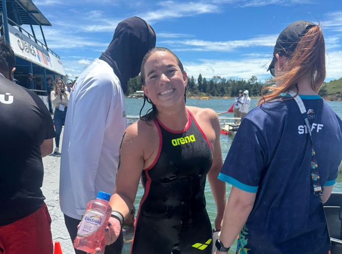 Atleta di natacion Britta Schwengle a clasifica pa weganan Panamericano Junior