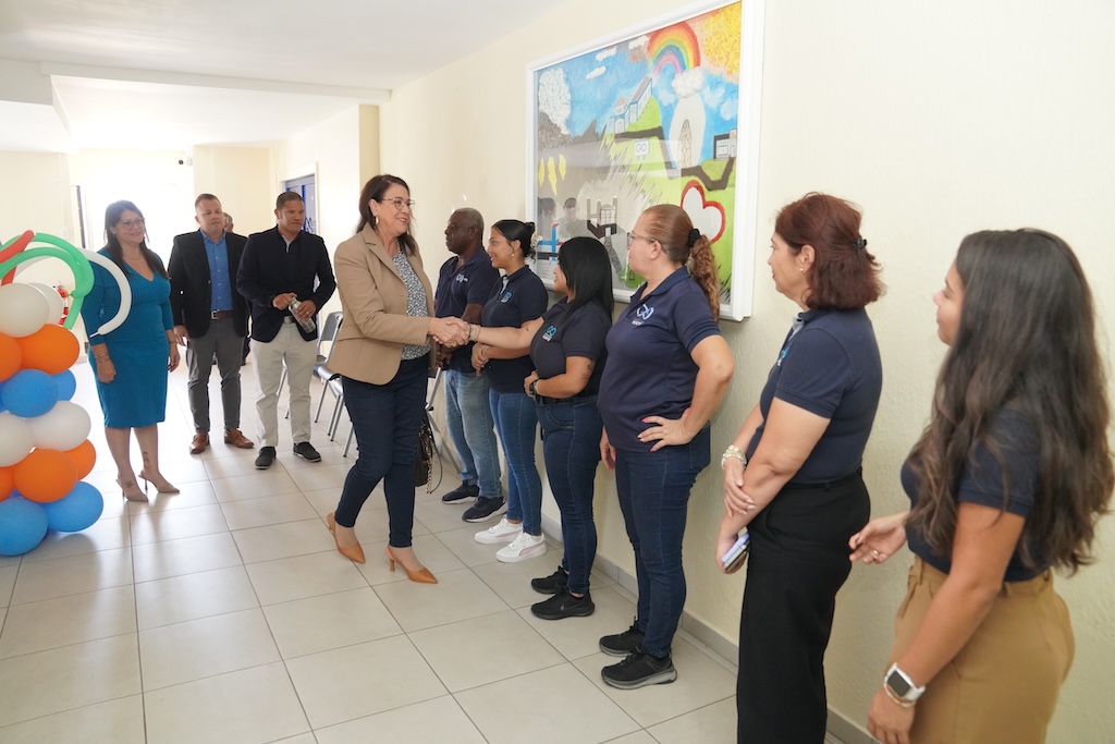 Minister Wyatt-Ras cu bishita di trabao na Stichting Hunto pa reforsa e compromiso pa cuido di adictonan y salud mental