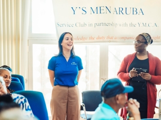 ELMAR cu donacion di computers na YMCA San Nicolas contribuyendo na iniciativa digital pa Adulto Mayor