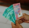 Pensionadonan a ricibi atrobe e aumento di 250 Florin di reparatietoeslag