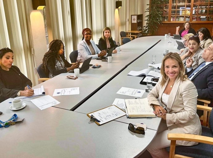 Comision di Enseñansa di Parlamento a tene dos reunion importante pa studiante na Hulanda