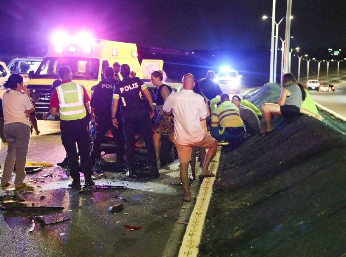 WVB Boulevard a conoce accident basta violento riba Diasabra anochi