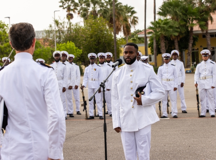 Seis militar di Aruba a huramenta na Corsou