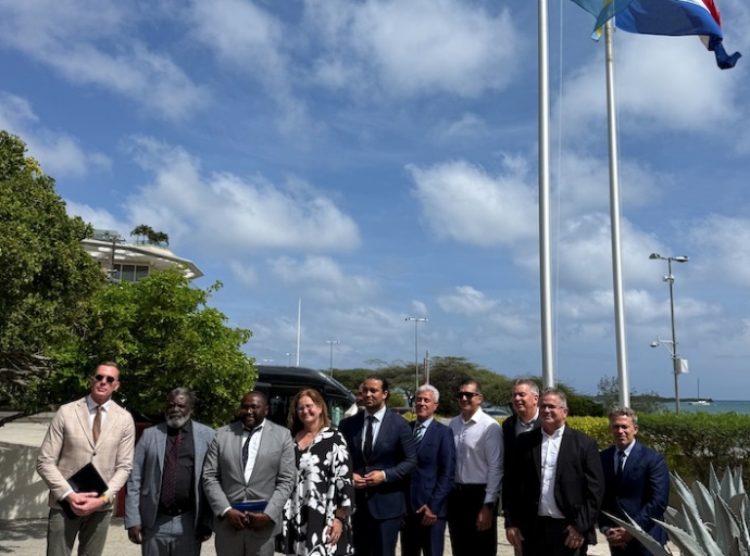 Delegacion di Tweede Kamer a reuni cu Camara di Comercio