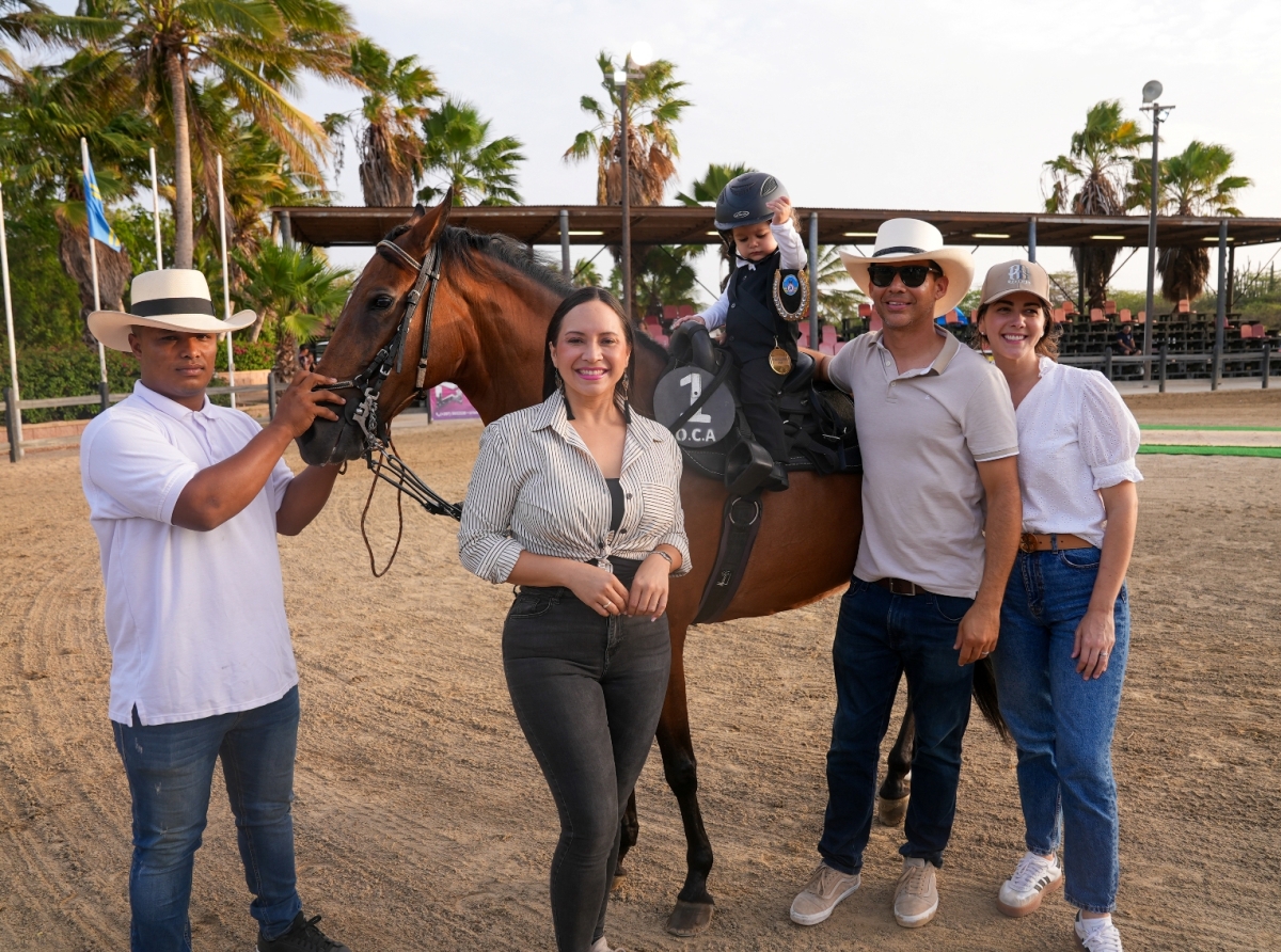 Minister Gerlien Croes presente na Feria Nacional 2025