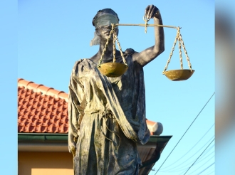 Tres aña di prizon pa dos hoben cu a tira riba auto den San Nicolas