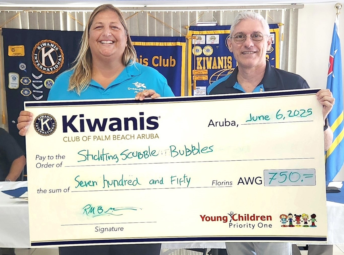 Kiwanis Club of Palm Beach cu donacion na ScubbleBubbles