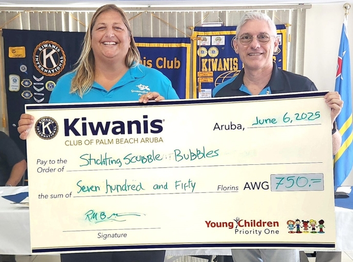 Kiwanis Club of Palm Beach cu donacion na ScubbleBubbles