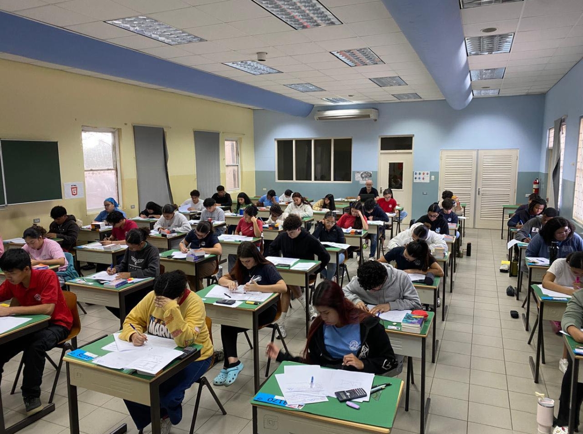 Diahuebs awo mayoria alumno lo haya resultado di examen