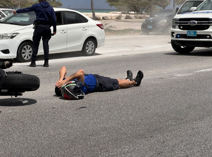 Motociclista herida den accidente di trafico ora cu e tabata bayendo trabou